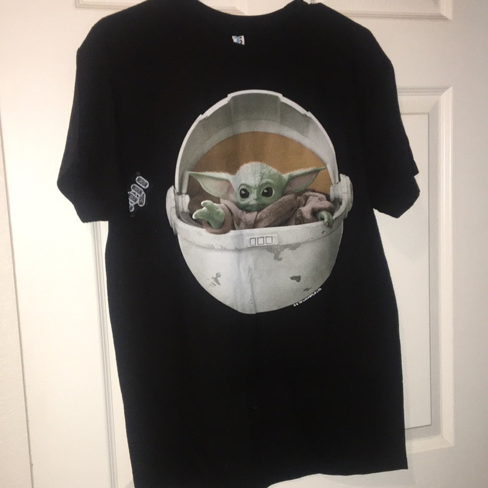 Baby yoda medium shirt